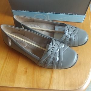 Diverse Gray size 9 double-wide shoes